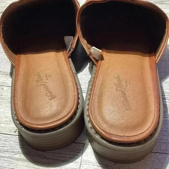 Universal Threads mules tan size 7.5 - Picture 7 of 7